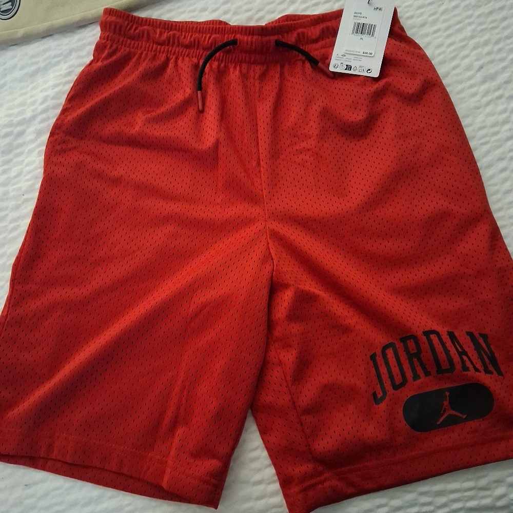 Jordan Red Boys Athletic Mesh Shorts with Black Drawstring NWT BOYS SIZE XL